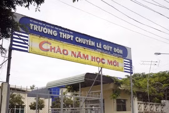 Giáo viên bị 'tố' quấy rối tình dục nữ sinh: Hiệu trưởng trường chuyên nói gì?