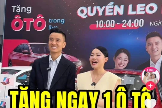 Hình ảnh lấy từ Facebook của Quyền Leo Daily về video thu hút người xem đăng ký phiên livestream bán hàng bằng những phần quà hấp dẫn như ô tô, máy tính bảng.