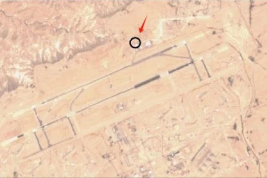 Ảnh vệ tinh của SOAR cho thấy căn cứ không quân Ramon bị trúng 5 quả tên lửa của Iran (Ảnh: Guancha).