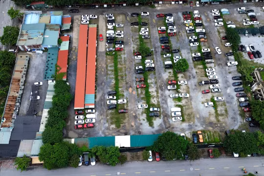 Thu bạc tỷ từ bãi xe “mọc” trên đất cây xanh, trường học