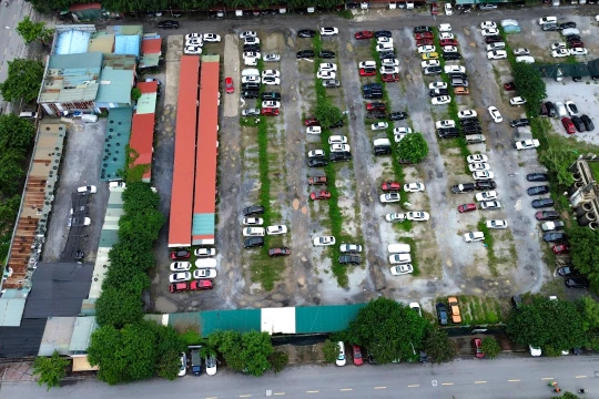 Thu bạc tỷ từ bãi xe “mọc” trên đất cây xanh, trường học