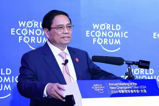 Thủ tướng Phạm Minh Chính phát biểu trước lãnh đạo các tập đoàn của WEF. Ảnh: Dương Giang/TTXVN