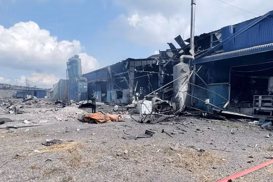 Hiện trường công ty gỗ gặp sự cố khiến 6 người tử vong. Ảnh: H.A.