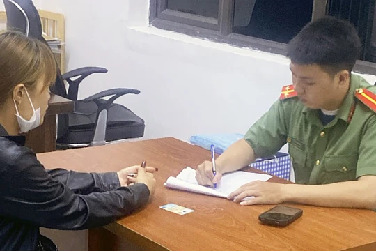 Công an triệu tập, làm việc với người đưa thông tin sai sự thật về Đà Lạt. Ảnh: CACC.