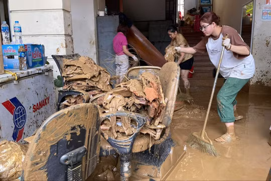 Bộ Y tế hướng dẫn vệ sinh, xử lý nước trong và sau mùa lũ để bảo vệ sức khỏe