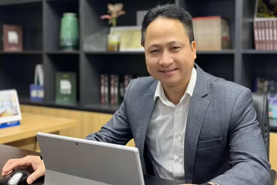 Ông Nguyễn Văn Hoàn giữ chức Giám đốc Trung tâm Thông tin Truyền thông số