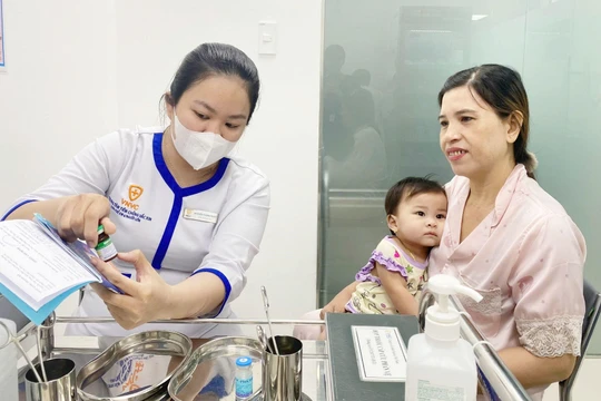 VNVC tiêm nhiều nhất trong ngày đầu tiên tăng cường bao phủ vắc xin sởi cho trẻ em TP HCM