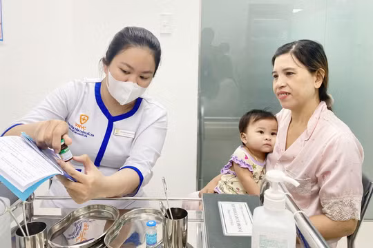 VNVC tiêm nhiều nhất trong ngày đầu tiên tăng cường bao phủ vắc xin sởi cho trẻ em TP HCM