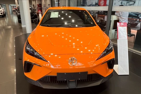 Cận cảnh xe điện MG 4 EV tại đại lý, chờ bàn giao tới khách hàng