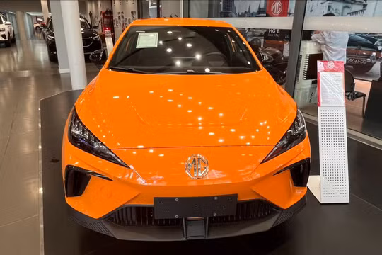 Cận cảnh xe điện MG 4 EV tại đại lý, chờ bàn giao tới khách hàng