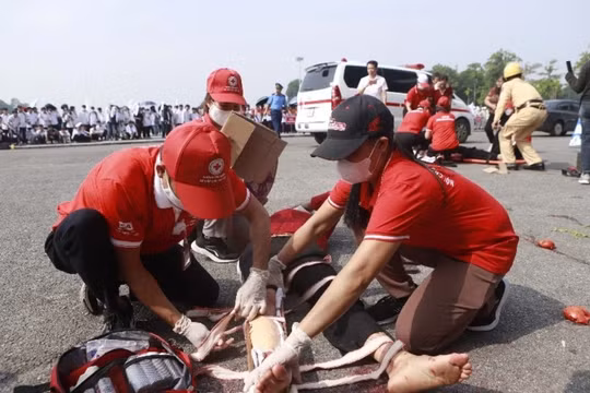 Cách sơ cứu nạn nhân gãy xương do tai nạn giao thông