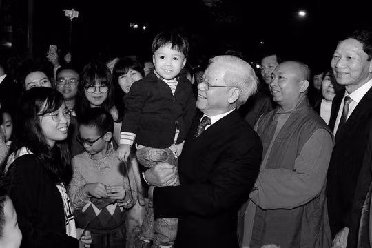 Tổng Bí thư Nguyễn Phú Trọng - Một nhân cách cao đẹp, giản dị và nghĩa tình