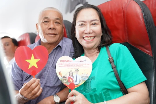 Muôn ánh sao vàng rộn ràng trên những chuyến bay Vietjet dịp Quốc Khánh 2/9
