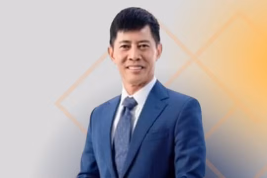 Bị can Nguyễn Duy Hưng, Chủ tịch HĐQT Công ty CP Tập đoàn Thuận An và Nguyễn Văn Thạo, Giám đốc Ban QLDA Đầu tư xây dựng các công trình giao thông, nông nghiệp tỉnh Bắc Giang