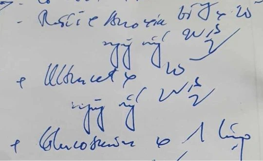 Hành trình đi nhờ người dịch chữ bác sĩ trên đơn thuốc