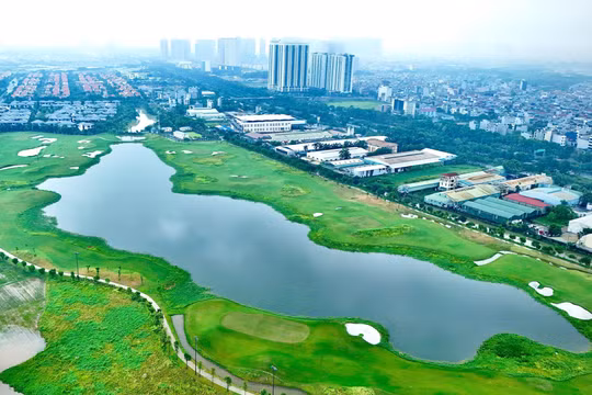 Sân golf 9 lỗ “mọc” trên đất công viên tại Khu đô thị Bắc An Khánh của Sovico. (Ảnh: Đình Huy)