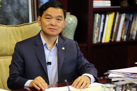 Lợi - hại trong câu chuyện huỷ niêm yết bắt buộc của HBC 