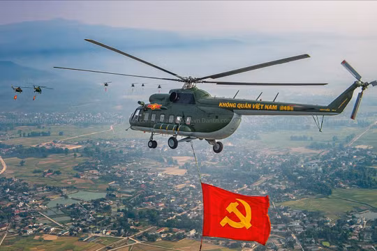 Máy bay trực thăng diễu hành, nổ 21 loạt đại bác tại lễ kỷ niệm 70 năm chiến thắng Điện Biên Phủ