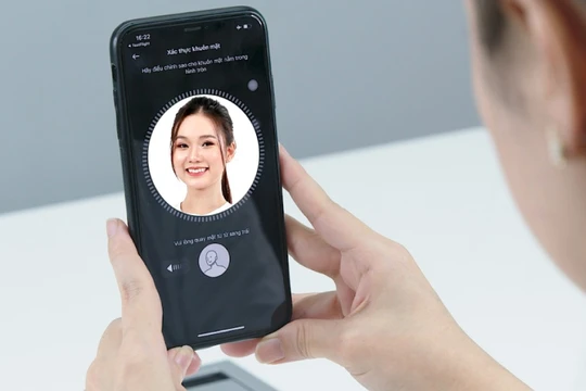 Ngày 1/7 là ngày đầu các ngân hàng triển khai xác thực sinh trắc học khách hàng chuyển tiền online. 