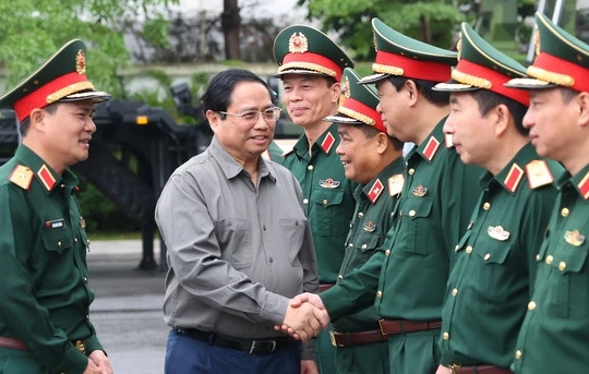 Thủ tướng làm việc với Viettel về công nghiệp quốc phòng công nghệ cao