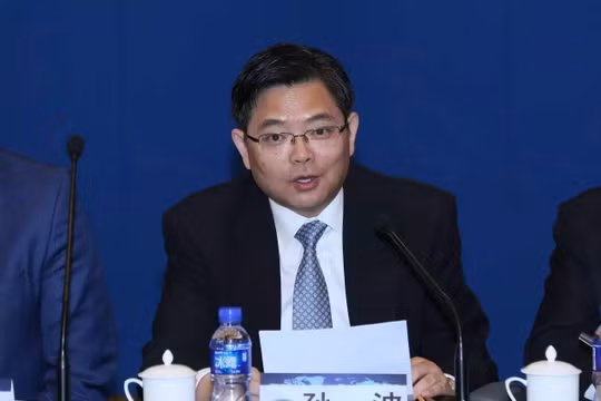 Tôn Ba, Tổng giám đốc Công ty hữu hạn Tập đoàn Công nghiệp nặng tàu thuyền Trung Quốc vừa bị khai trừ đảng và công chức hôm 17.12.