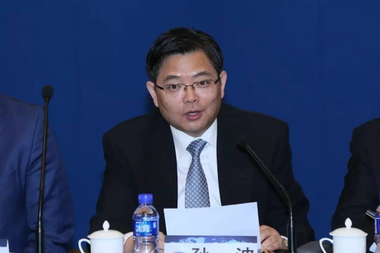 Tôn Ba, Tổng giám đốc Công ty hữu hạn Tập đoàn Công nghiệp nặng tàu thuyền Trung Quốc vừa bị khai trừ đảng và công chức hôm 17.12.