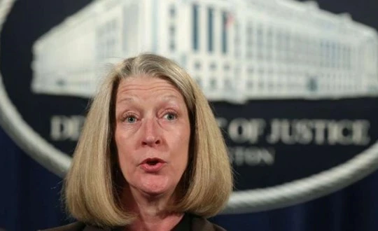 Candace Marie Claiborne đã thừa nhận các tội lừa dối quốc gia, cung cấp thông tin cho tình báo Trung Quốc để nhận tiền, quà