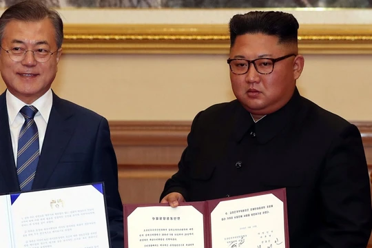 Hai nhà lãnh đạo với văn bản tuyên bố chung Tháng 9 lịch sử 