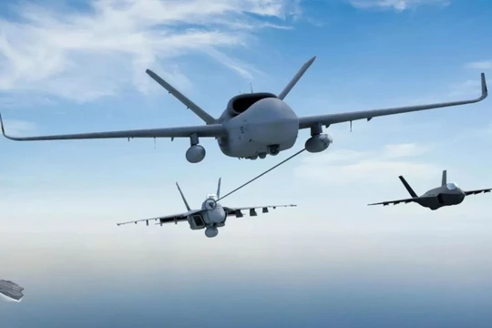 Trong tương lai,Hải quân Mỹ sẽ trang bị máy bay không người lái tiếp dầu trên không cho các máy bay chiến đấu cất hạ cánh trên tàu sân bay