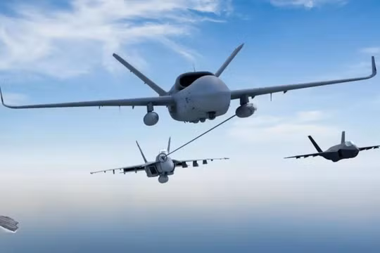 Trong tương lai,Hải quân Mỹ sẽ trang bị máy bay không người lái tiếp dầu trên không cho các máy bay chiến đấu cất hạ cánh trên tàu sân bay