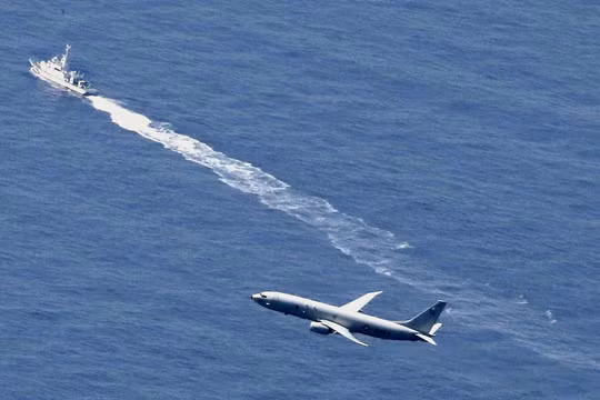 Các máy bay và hạm tàu của Mỹ, Nhật tìm kiếm chiếc máy bay bị rơi và ngăn cản nước khác tìm kiếm, trục vớt chiếc F-35A bị rơi