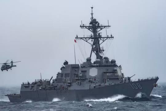 Khu trục hạm mang tên lửa dẫn đường “Wayne E. Meyer” lần thứ hai tiến hành tuần tra, áp sát các đảo thuộc chủ quyền Việt Nam hiện Trung Quốc chiếm đóng trái phép trên Biển Đông.