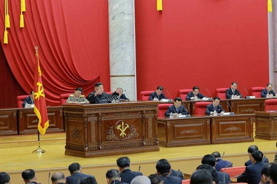 Hội nghị toàn thể Trung ương 5 khóa 7 của Đảng Lao động Triều Tiên họp bàn đối phó với tình hình bên trong và bên ngoài nước.