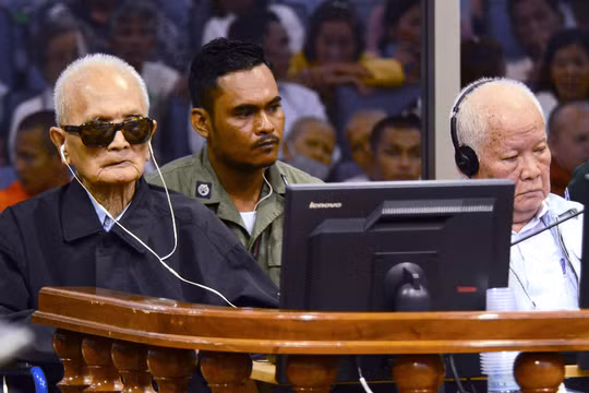 Hai đồ tể Ta Mok và Khieu Shamphan bị tòa án quốc tế xét xử về tội diệt chủng