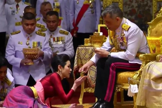 Hình ảnh bà Sineenat Wongvajirapakdi được Quốc vương Thái Lan sắc phong làm “Hoàng quý phi” ngày 28/7/2019.