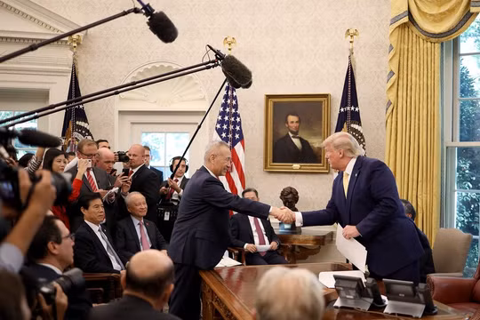 Trong khi ông Donald Trump đánh giá cao thỏa thuận thương mại giai đoạn một với Trung Quốc thì giới nghiên cứu lại cho rằng đây chỉ là "hiệp nghị ngừng bắn tạm thời" và đàm phán có thể tan vỡ bất cứ lúc nào