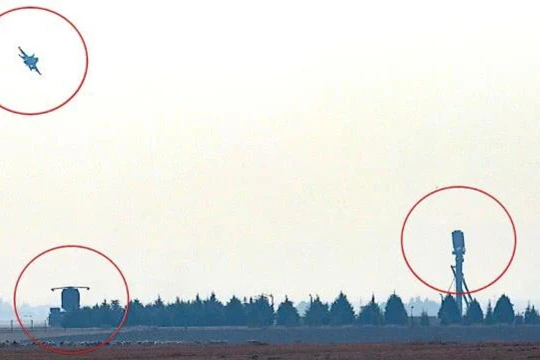 Bất chấp sự cảnh cáo của Mỹ, Thổ Nhĩ Kỳ đã sử dụng các máy bay F-16 và F-4E do Mỹ sản xuất để thử nghiệm hệ thống phòng không S-400 họ mua của Nga.