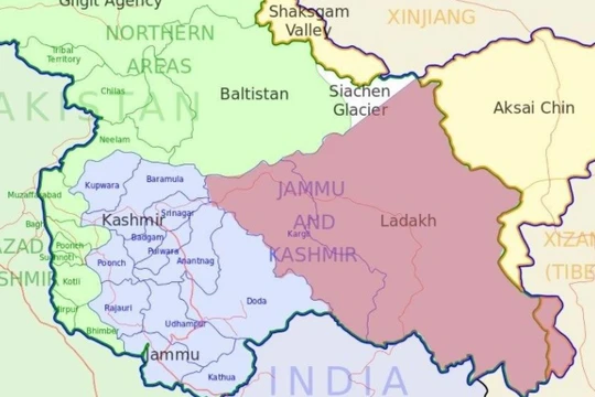 Từ ngày 31/10, chính phủ Ấn Độ quyết định phân chia bang Jammu & Kashmir thành hai vùng lãnh thổ trực thuộc chính phủ liên bang (màu Tím và Xanh tím) đã gây nên khẩu chiến ngoại giao giữa Ấn Độ và Trung Quốc.