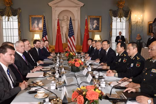 Cuộc đối thoại đề cập đến các vấn đề Triều Tiên, hạt nhân của Iran, Đài Loan, Biển Đông, nhân quyền của người Duy Ngô Nhĩ Tân Cương, quan hệ mậu dịch Mỹ - Trung và việc chuẩn bị cho cuộc gặp gỡ giữa hai lãnh đạo Donald Trump – Tập Cận Bình bên lề Hội nghị