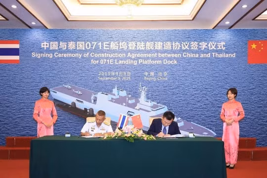 Việc Hải quân Thái Lan ký hợp đồng đặt mua chiếc tàu đổ bộ cỡ lớn Type 71E cho thấy quan hệ quân sự Thái Lan - Trung Quốc ngày càng chặt chẽ. Ảnh: Đa Chiều 