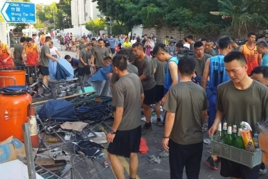 Sự kiện lực lượng PLA đồn trú ở Hồng Kông ra phố dọn dẹp đã gây nên nhiều ý kiến bàn tán và đồn đoán khác nhau.