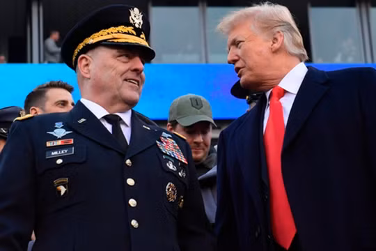 Tổng thống Donald Trump và tân Chủ tịch JCS Mark Milley