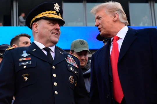 Tổng thống Donald Trump và tân Chủ tịch JCS Mark Milley