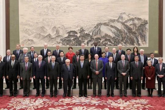 Ông Tập Cận Bình tiếp các đại biểu quốc tế đang tham dự Diễn đàn kinh tế mới Bắc Kinh và nhắn gửi tín hiệu tới ông Donald Trump về thỏa thuận thương mại giai đoạn đầu giữa hai nước.