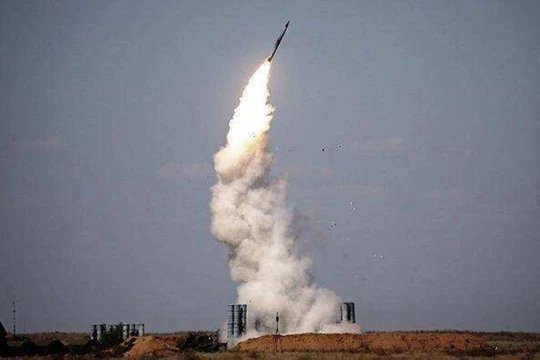 Tên lửa S-300 của Syria lần đầu khai hỏa đã bắn hạ 3 máy bay không người lái của Israel mà đối phương không dám trả đũa.