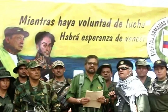 Hai cựu thành viên ban lãnh đạo FARC tuyên bố tổ chức lại lực lượng vũ trang để tiếp tục chiến đấu chống chính phủ Colombia, tiến trình hòa bình ở Colombia có nguy cơ tan vỡ. (Ảnh: VCG - Đa Chiều)