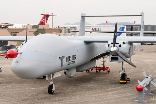 Loại máy bay không người lái trinh sát chiến đấu đường dài tầm trung và cao không TW328 do Công ty Công nghệ Tengden Tứ Xuyên nghiên cứu phát triển.