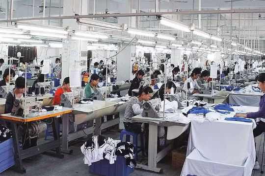 Các nhà máy gia công truyền thống cần nhiều nhân công đi đầu trong làn sóng "tháo chạy" khỏi Trung Quốc 