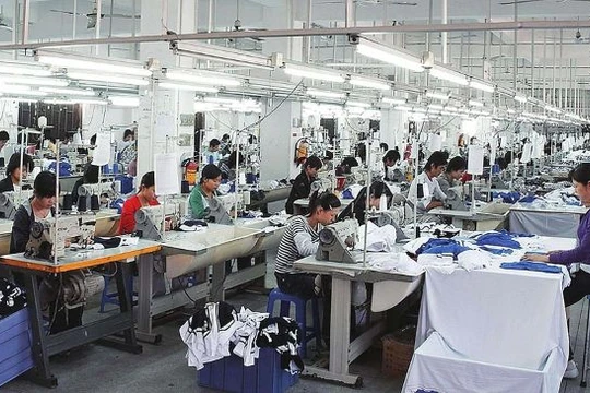 Các nhà máy gia công truyền thống cần nhiều nhân công đi đầu trong làn sóng "tháo chạy" khỏi Trung Quốc 