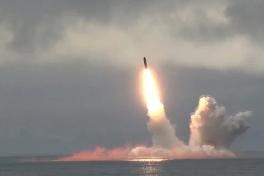 Nga đã phóng thử tên lửa đạn đạo từ tàu ngầm hạt nhân chiến lược để đáp trả vụ phóng thử tên lửa hành trình trên đất liền của Mỹ. Ảnh: Đông Phương